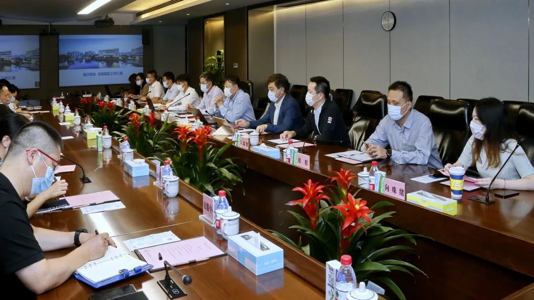浦江镇三套班子领导视察浦江智谷园区